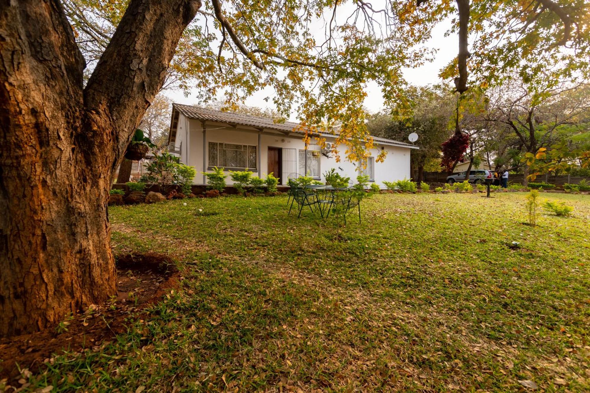 Wood Road Guest Lodge Victoria Falls Exterior foto